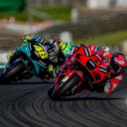 Bagnaia ganó y Valentino se despidió