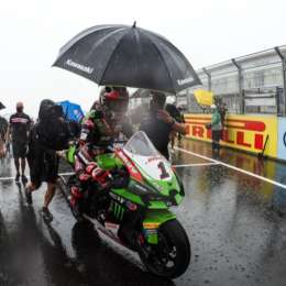 Tormenta y reprogramación en Indonesia