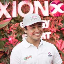 "Por fin estoy sentado en la mesa chica"