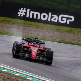 "1-2" de Ferrari en pista húmeda