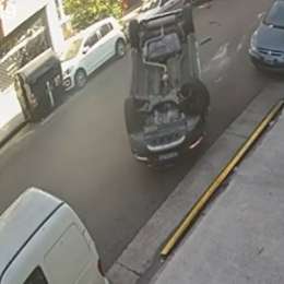 VIDEO: se dio vuelta y recorrió 40 metros sobre su techo