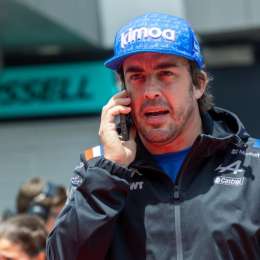 Fernando Alonso debuta con Aston Martin en Abu Dhabi
