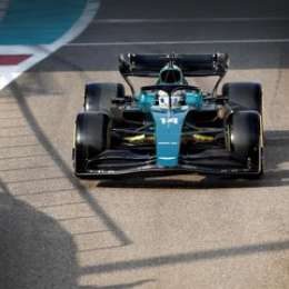 Fernando Alonso por primera vez con Aston Martin