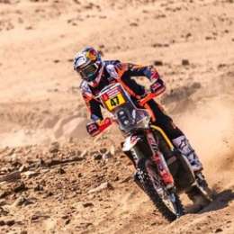 Kevin Benavides escoltó a Ricky Brabec en la primera etapa