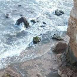 Tragedia en Mar del Plata: un turista español cayó desde un acantilado y falleció