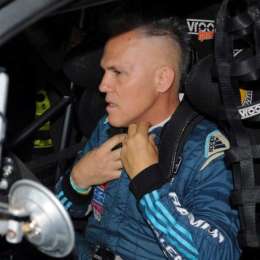 Diego Vaño con auto nuevo en Clase Dos