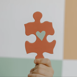 Día internacional del Asperger: ¿qué es y cuales son dos de las celebridades que lo padecen?