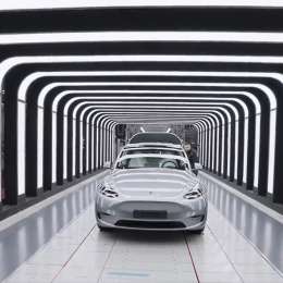 El sorprendente video que te muestra cómo se construye un Tesla