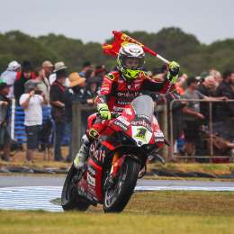 Álvaro Bautista ganó la primera del año del WorldSBK en Australia