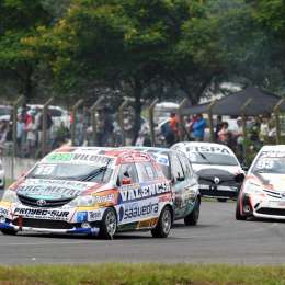 El público respalda la pelea en la pista
