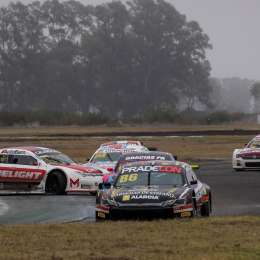 Top Race Series: Pérez Bravo arriesgó en la largada y ganó en 9 de Julio