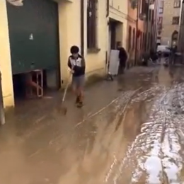 Un piloto de F1 se solidarizó y ayudó en la limpieza de calles en Italia