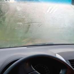 ¿Cómo desempañar los vidrios del auto?