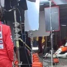 El sorprendente parecido físico del actor que reencarna a Senna en la serie de Netflix