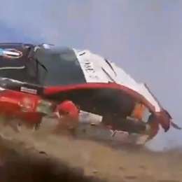 VIDEO: ¡Impresionante! Volcó, la cámara salió volando y grabó desde afuera