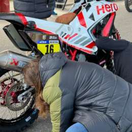 VIDEO: Buhler enseña en el Hero Motosport los elementos que lleva en su moto
