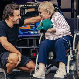 F1: ¡Un campeón fuera de la pista! El gesto de Alonso con una anciana