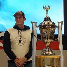 Balcarce: Mangoni posó con la Copa de Oro