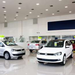 Concesionarias venden autos a pérdida por caída en la demanda 