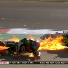 Espectacular accidente de Skyes en Superbikes