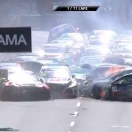 Multitudinario accidente en el WTCR en Portugal