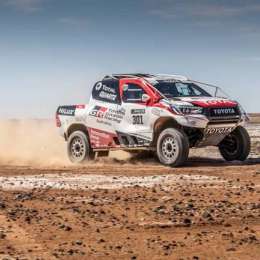 Fernando Alonso probó la Toyota para el Dakar