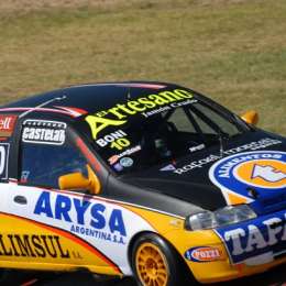 Ayrton Boni prueba y cambiaría de auto