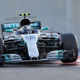 Mercedes manda en Abu Dhabi: Bottas hizo el 1 y Hamilton lució el 1