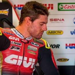 Cal Crutchlow fue operado de su muñeca izquierda