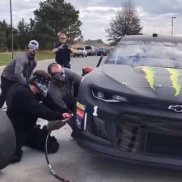 ¡Un cambio de neumáticos a ciegas!