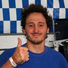 UN PILOTO DE TC SE PASA A LAS 2 RUEDAS