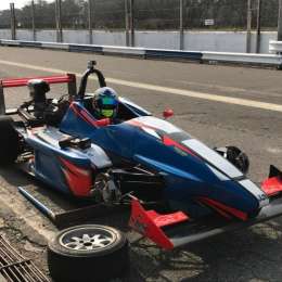 Tomás Cingolani probó con un auto de fórmula en Nueve de Julio