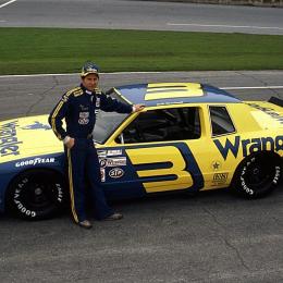 Ricciardo ganó una apuesta y se sube a un Nascar