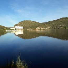 El sonido de los motores V8 en las sierras y el lago de Potrero 