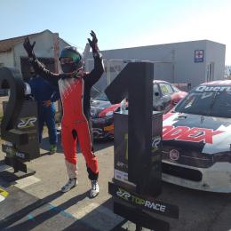 Farfala aguantó en el final y cantó victoria en el Junior