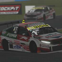 Gómez ganó bajó la lluvia y se aferra al trono