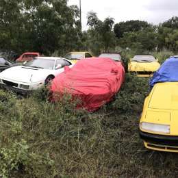 La insólita historia de las Ferrari abandonadas en un campo