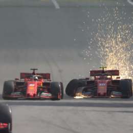 Las Ferrari chocaron entre sí; “El golpe de Vettel es frustrante”