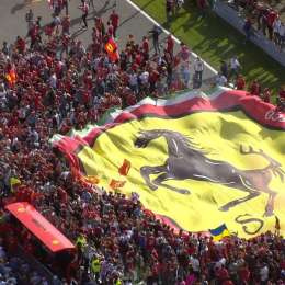 Leclerc ganó en la casa de Ferrari y festejó con los tifosi