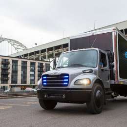 Daimler entregó el primer camión eléctrico en Estados Unidos