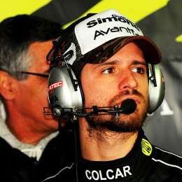 ¿Hacia dónde mira Giallombardo?