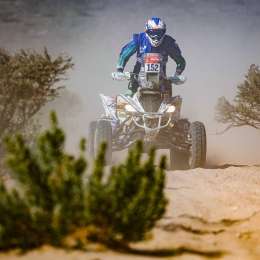 Giroud capitalizó los errores ajenos y golpeó primero entre los Quads