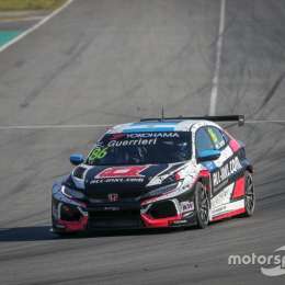 Esteban Guerrieri se escapó en el liderazgo del WTCR