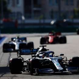 Ferrari la perdió, Hamilton ganó y Mercedes está invicto en Rusia