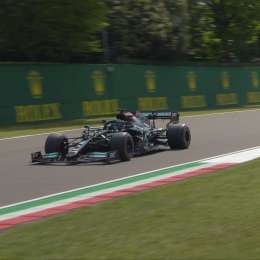 Hamilton se quedó con la pole en Imola