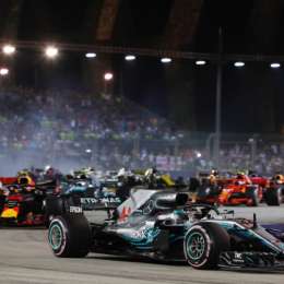 Hamilton se paseó por las calles de Singapur y se escapa en la F1