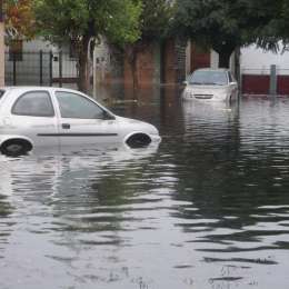 ¿Qué hacer cuando se inunda tu auto?