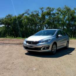 El renovado 408 combina estilo y elegancia