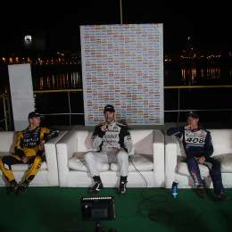 Las voces del podio nocturno