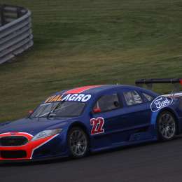 "Voy a disfrutar a los 64 años de manejar un auto de carrera"